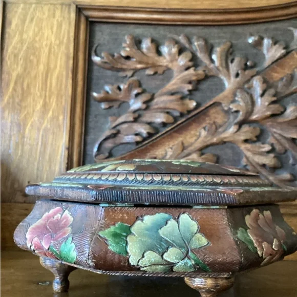 Vintage Octagon Wooden Keepsake Box. - Picture 11 of 11